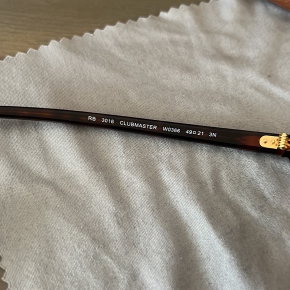 Ray-Ban Clubmaster Classic - Picture 3 of 6